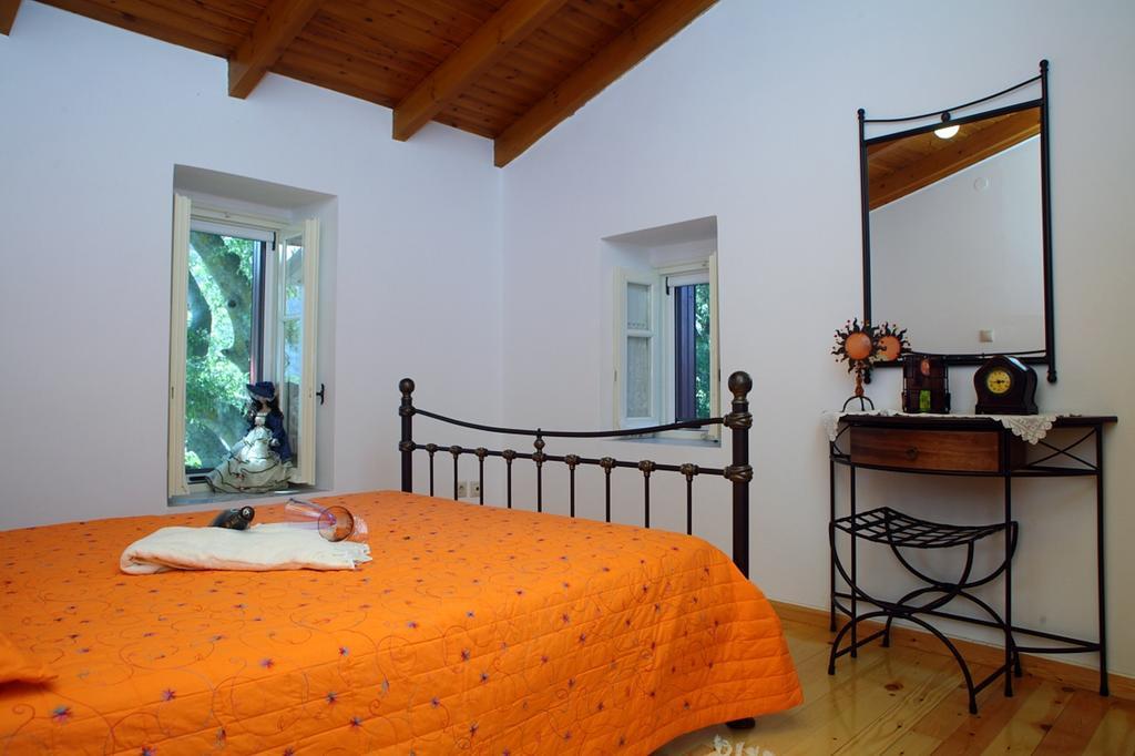 Menelia Cottage Platístoma Rum bild